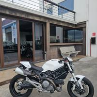 DUCATI MONSTER 696
