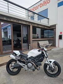 DUCATI MONSTER 696