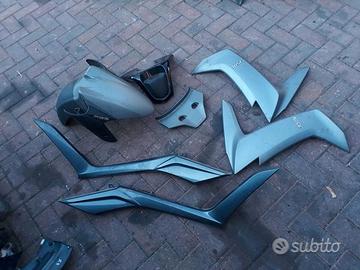 Downtown 350 : fianchetto scudo maniglia chiglia