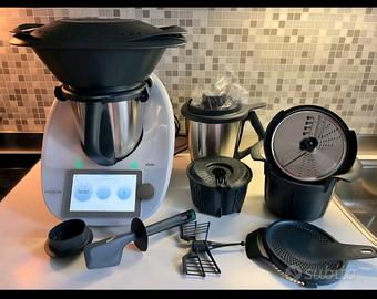 Bimby TM6 con doppio Boccale, affettatutto.