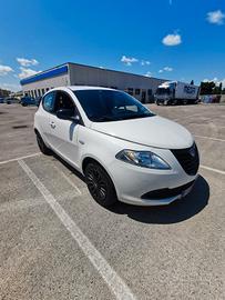 Lancia Ypsilon 1.2 69 CV 5P. GPL Ecochic Silver