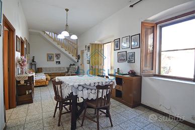 Casa indipendente bilivelli