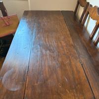 Tavolo in legno massello con sedie