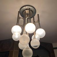 Lampadario con paralumi di Gaetano Sciolari