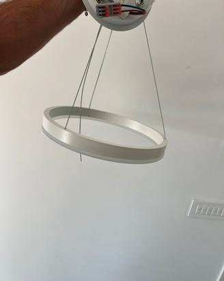 Lampadario LED a sospensione ad anello