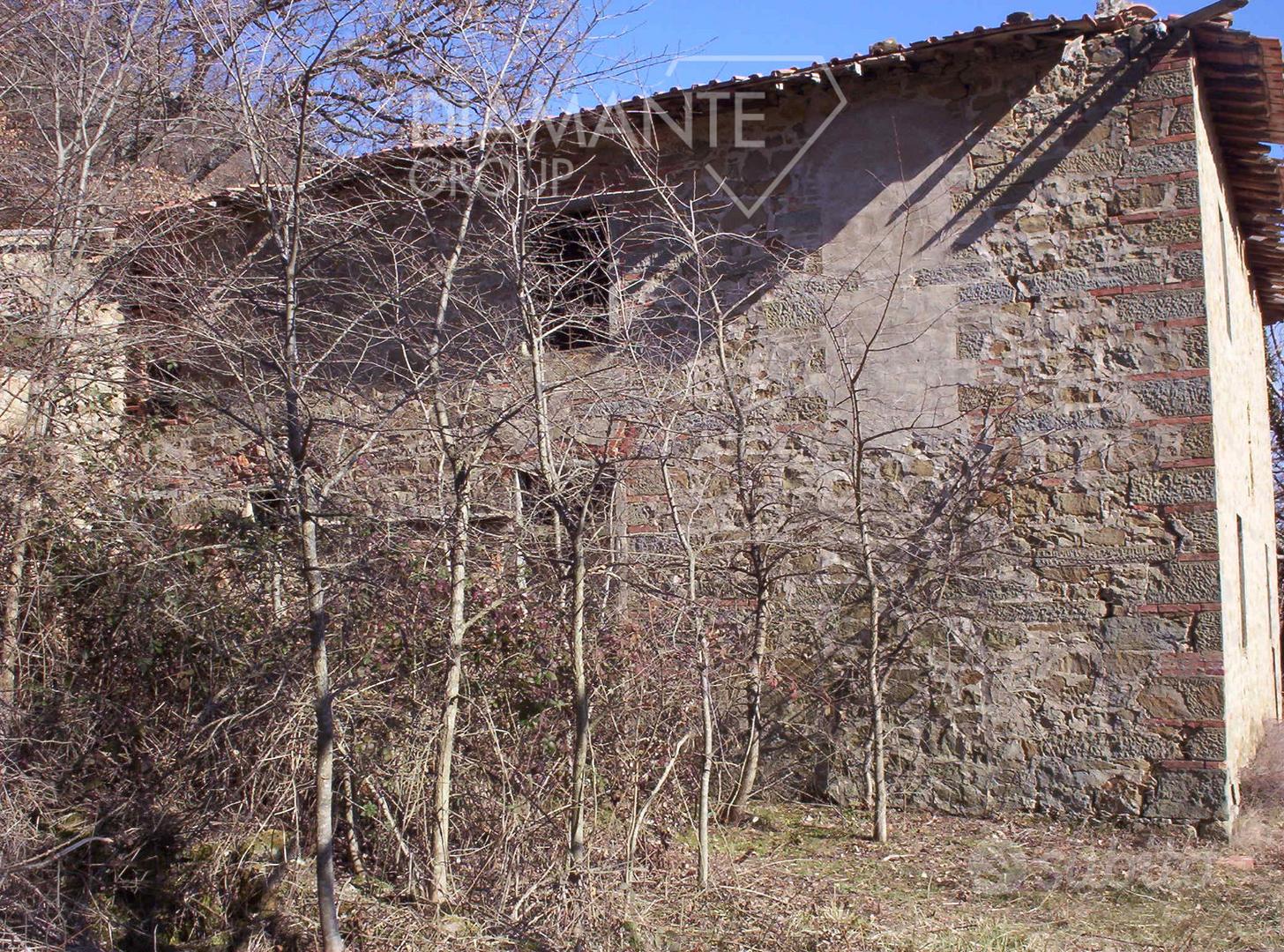 Casale da ristrutturare con terreno - Vista 2