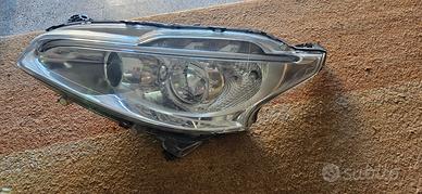 fanale anteriore lenticolare Peugeot 208 anno 2015