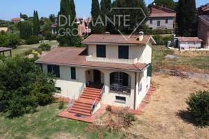 Villetta con giardino, garage e cantine