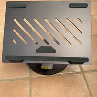 Stand supporto Pc - Tablet con porte hub