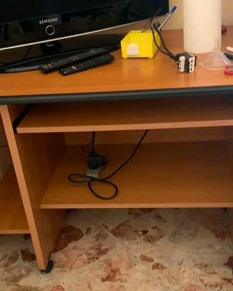 NUOVISSIMA scrivania postazione PC con ruote 