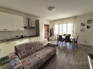 2 LOCALI A CARUGO