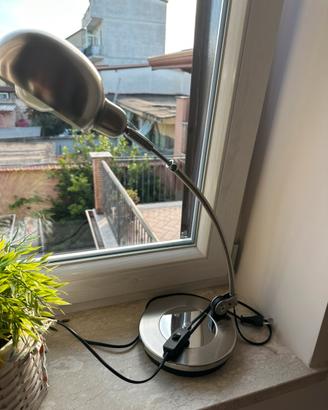 Lampada da scrivania in acciaio