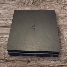 PlayStation 4 Slim 500 GB + 2 giochi