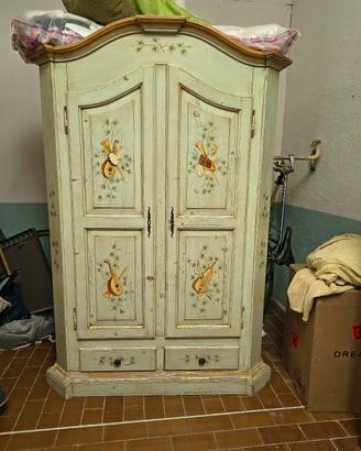 Armadio in stile Provenzale/Tirolese decorato