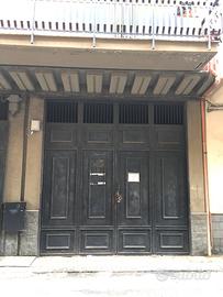 Grande garage deposito