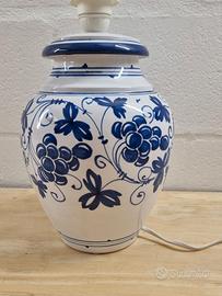 Lampada da tavolo vintage in ceramica bianca e blu