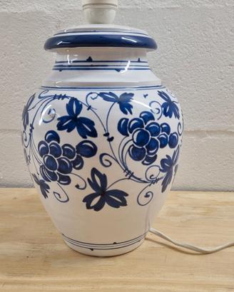Lampada da tavolo vintage in ceramica bianca e blu