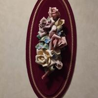 scultura rilievo Fiori Porcellana Capodimonte muro