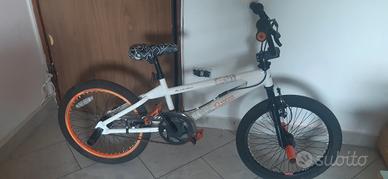 BMX  una "SQUEESE" una "CARNIELLI" 20"