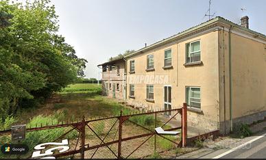 TERRENI EDIFICABILI CON FABBRICATI DA DEMOLIRE 180