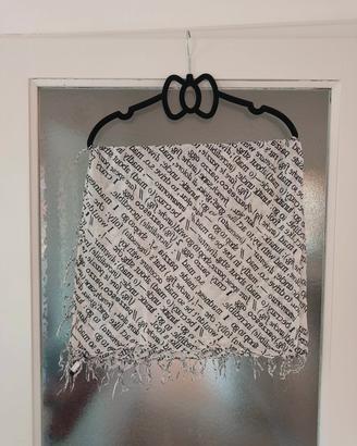 foulard bianco, forma quadrata, marca Sisley 