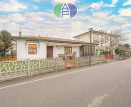 MIRA CASA SINGOLA TUTTA SU UN PIANO CON GIARDINO