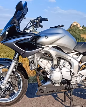 Yamaha Fazer 600.  98cv. (72kw) Km 22.500  2.800