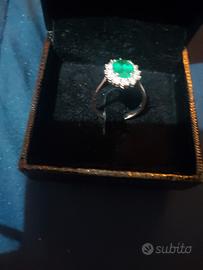  Anello in oro bianco 18 K e smeraldo!