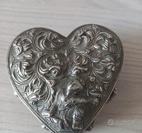 scatola a forma di cuore in argento 900