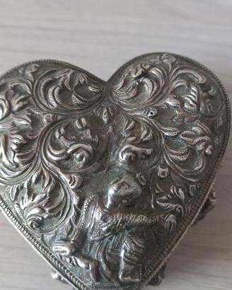 scatola a forma di cuore in argento 900