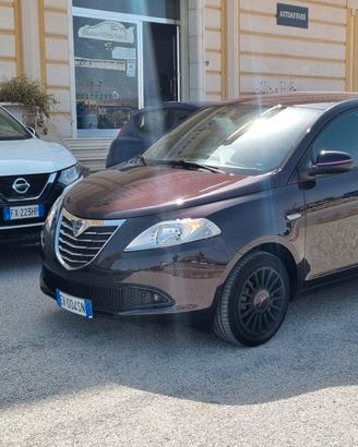 Lancia Ypsilon 1.2 Elefantino Rosa