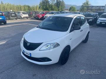 Lancia Ypsilon 1.0 70cv Firefly Hybrid S&S Silver