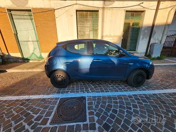 lancia ypsilon hibryd  prezzo trattabile