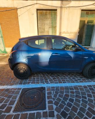lancia ypsilon hibryd  prezzo trattabile