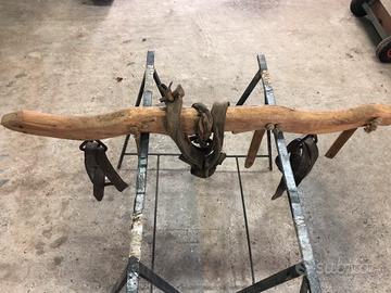 Antico giogo per buoi