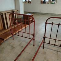 coppia di letti singoli in ferro battuto