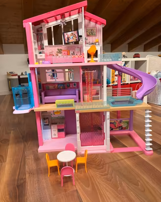 Casa dei Sogni di Barbie con 8 Stanze