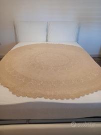 Copritavolo ad uncinetto