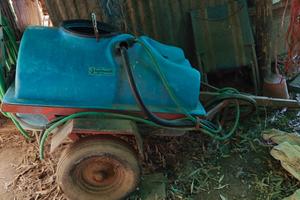 Botte / Irroratrice agricola trainabile con pompa 