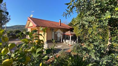 VILLA SINGOLA A MONTECORICE