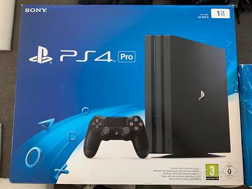 Playstation 4 PRO + 2 joypad come nuova