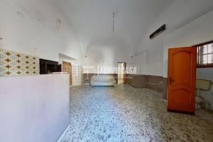 AMPIA SOLUZIONE INDIPENDENTE CON TERRAZZO