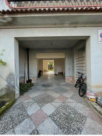 Magazzino C/2 con verande e corti private