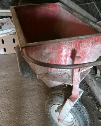CARRELLO PORTA FARINA PER BESTIAME 