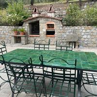 Tavolo da esterno in mosaico