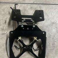 Porta targa Barracuda con frecce