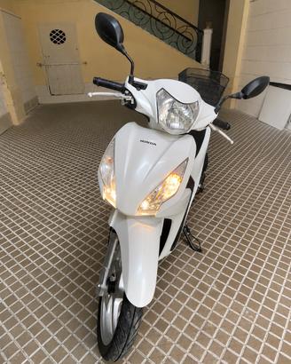 Honda Vision 110-SOLO 1.678 KM - Pari al nuovo