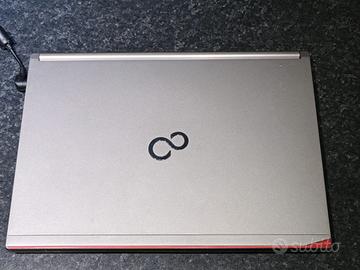 Computer portatile Fujitsu E736 senza batteria
