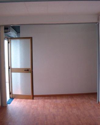 Locale uso ufficio e deposito vigilato 24h su 24