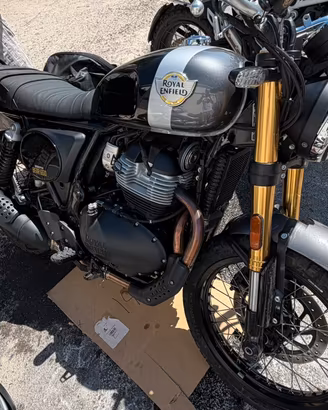 Moto Royal Enfield Bear 650 incidentata